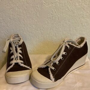 American Eagle Brown Wedge Canvas Sherpa Lining Lace Up Tennis Shoes  Size 8